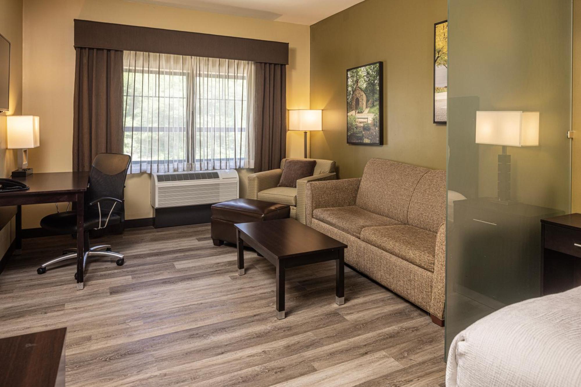 Best Western Plus Franciscan Square Inn & Suites Steubenville Esterno foto
