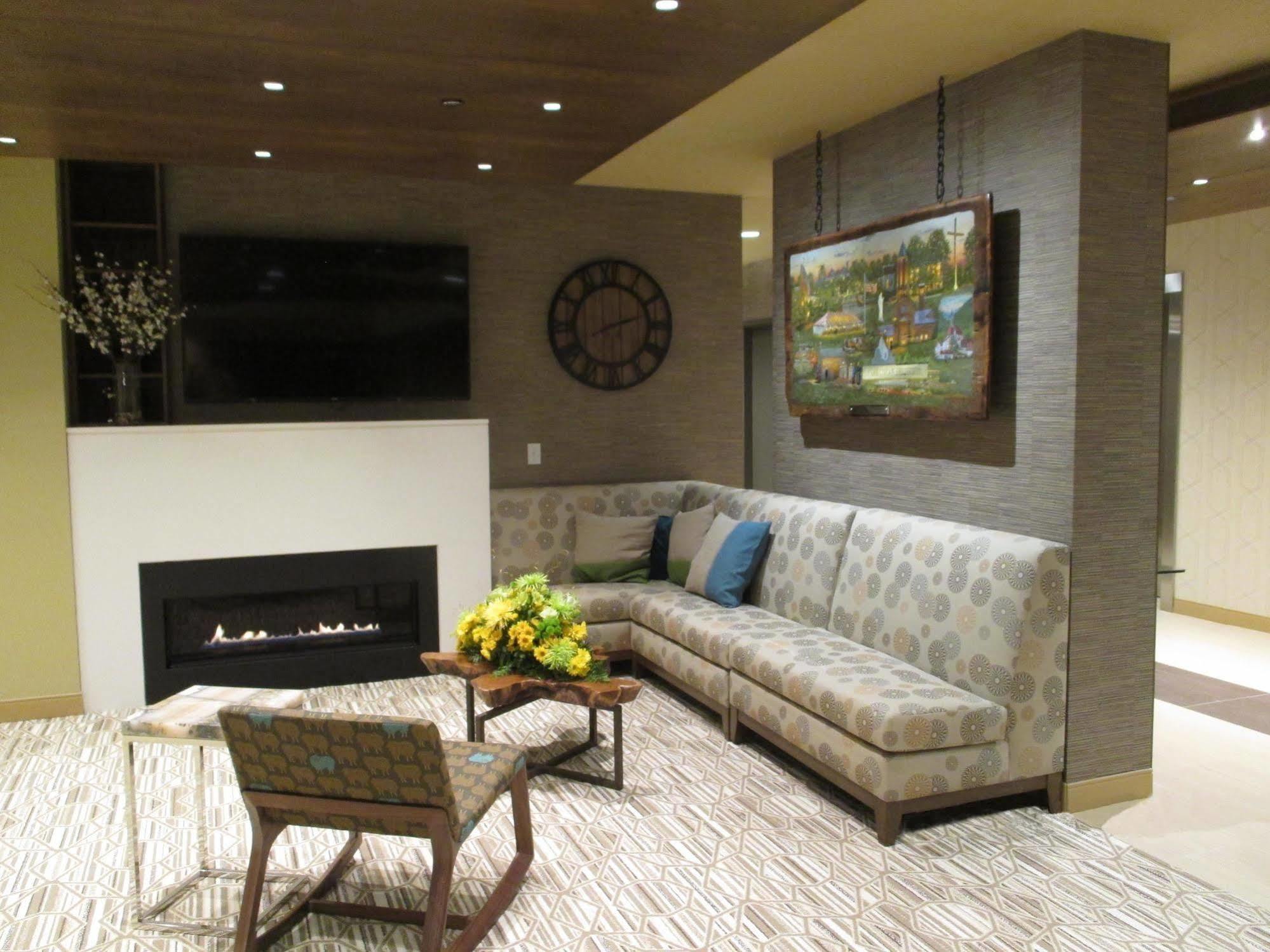 Best Western Plus Franciscan Square Inn & Suites Steubenville Esterno foto