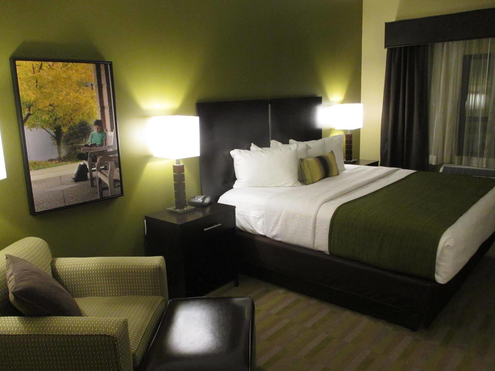 Best Western Plus Franciscan Square Inn & Suites Steubenville Esterno foto