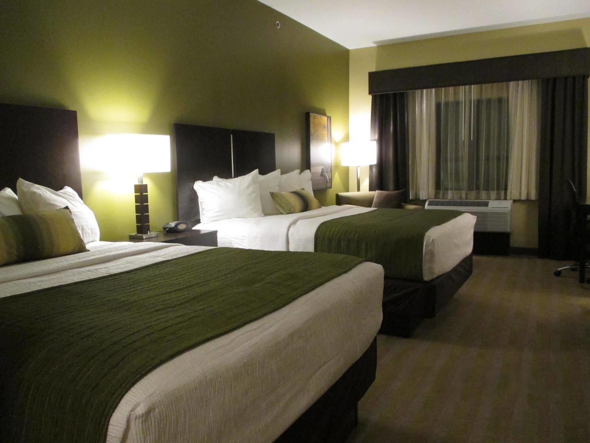 Best Western Plus Franciscan Square Inn & Suites Steubenville Esterno foto