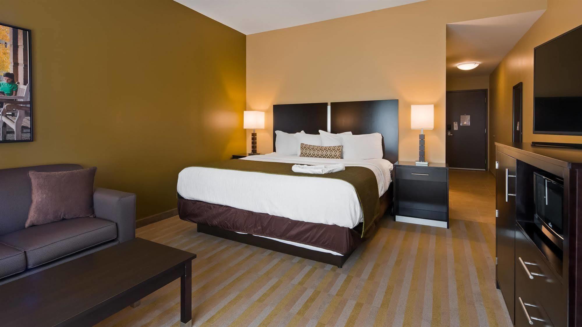 Best Western Plus Franciscan Square Inn & Suites Steubenville Esterno foto